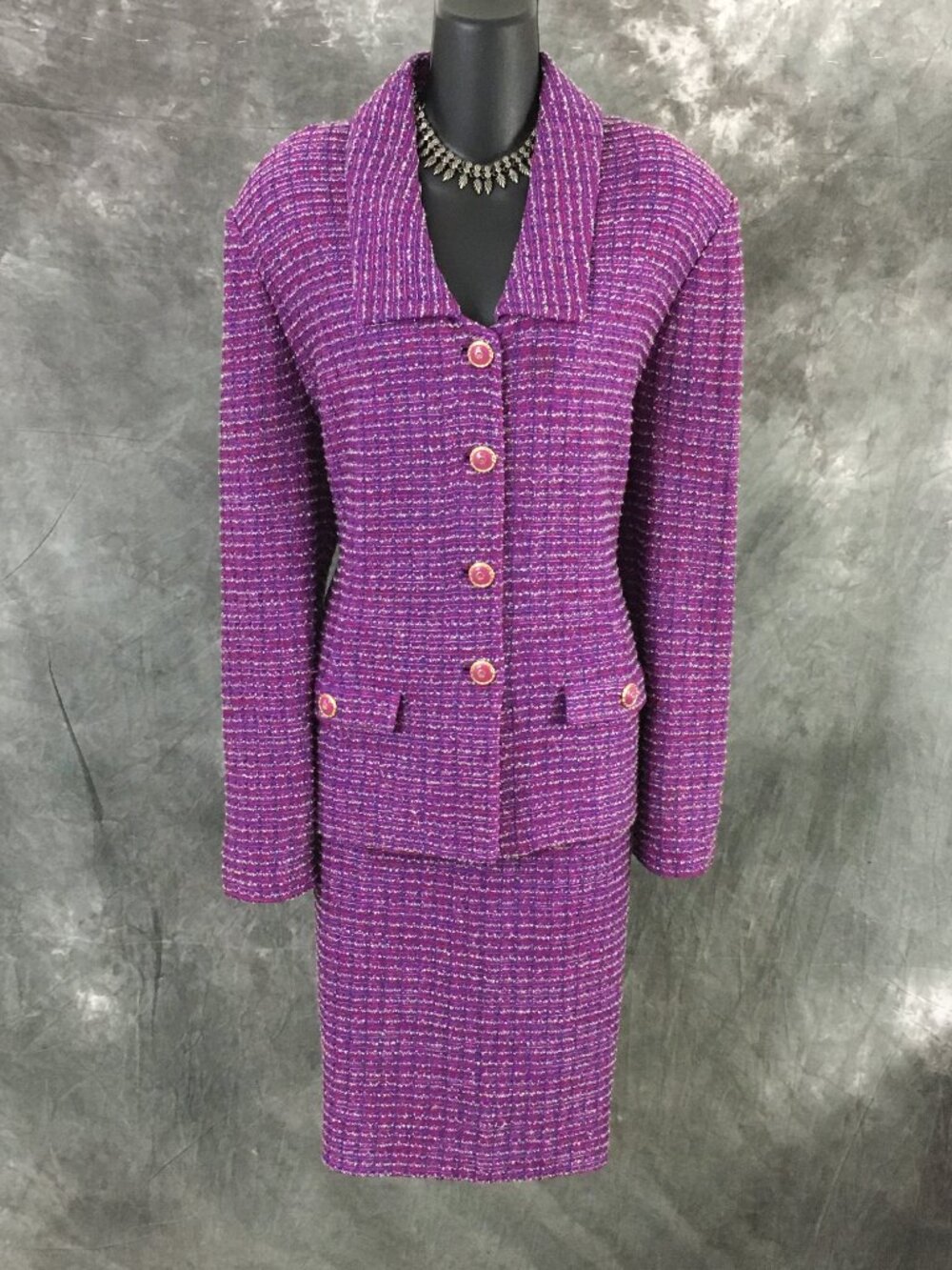 BEAUTIFUL St John couture knit purple multi jacket skirt suit size 14 - Picture 3 of 10